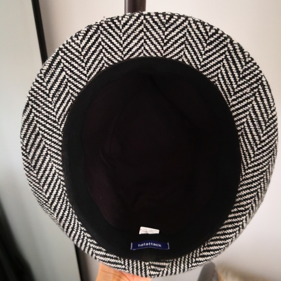 Hat - Picture 4 of 5